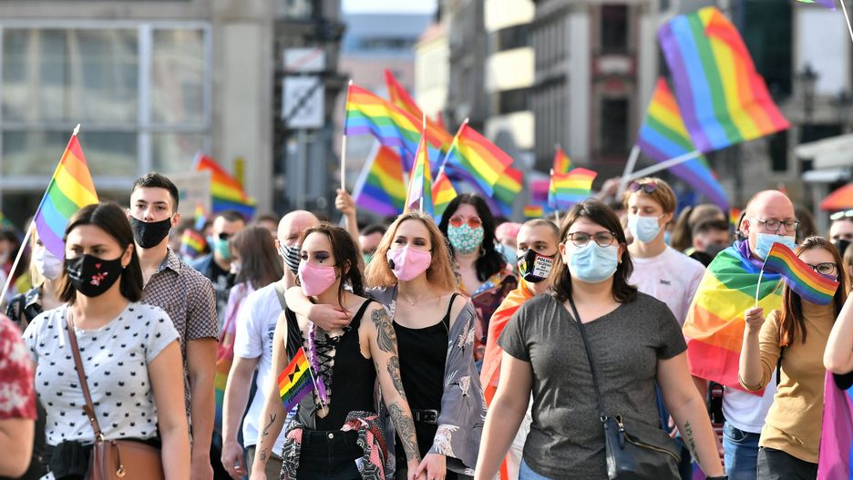 Komisja Europejska tworzy nową strategię ws. osób LGBT. Mowa w niej o uznawaniu praw "tęczowych rodzin"