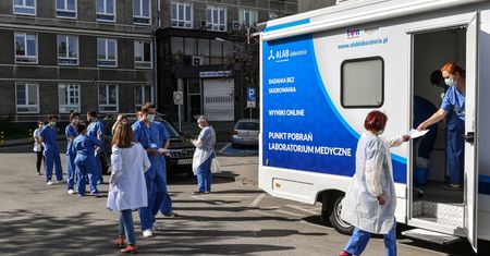 Koronawirus w Polsce. Ministerstwo Zdrowia: są kolejne przypadki zakażenia i ofiary