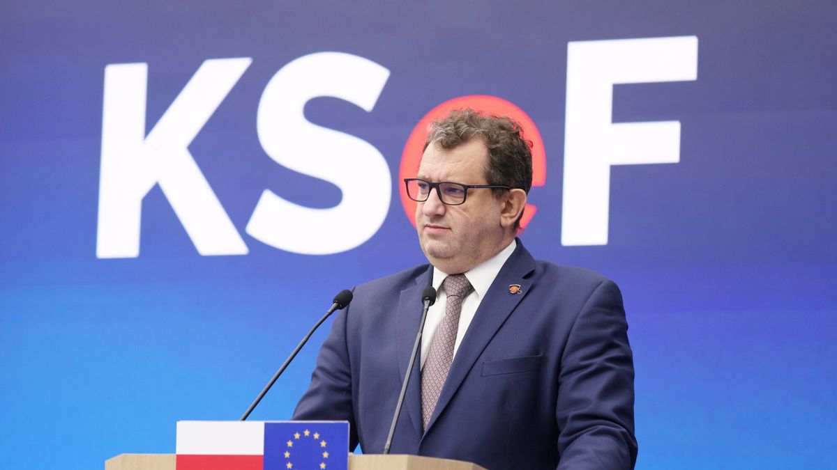 Ministerstwo Finansów o pierwszym dniu KSeF
Fot. Dawid Wolski/East News 02.02.2026, Warszawa. Briefing prasowy Ministerstwa Finansow dot. podsumowania pierwszych godzin funkcjonowania Krajowego Systemu eFaktur.   
N/z: sekretarz stanu w Ministerstwie Finansów oraz szef Krajowej Administracji Skarbowej Marcin Loboda
Dawid Wolski