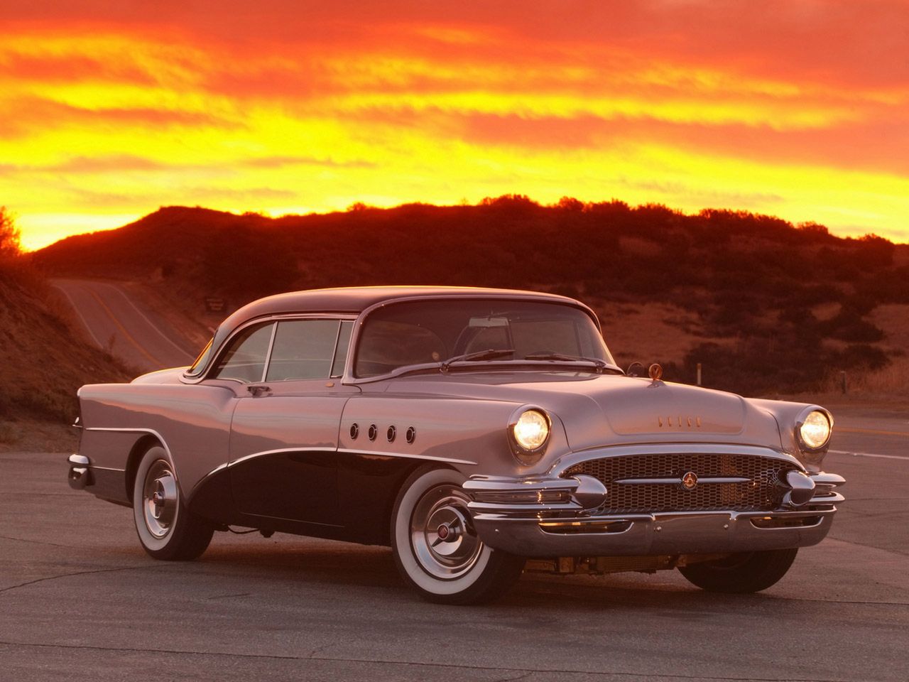 1955 Buick Roadmaster (fot. musclecarspecs.com)