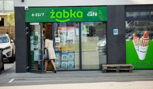 Hot-dog od robota okazał się samą parówką. Żabka: to jednostkowy przypadek