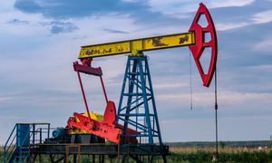 Rosyjska ropa najtańsza od roku. Zniżki na jej zakup przyspieszyły