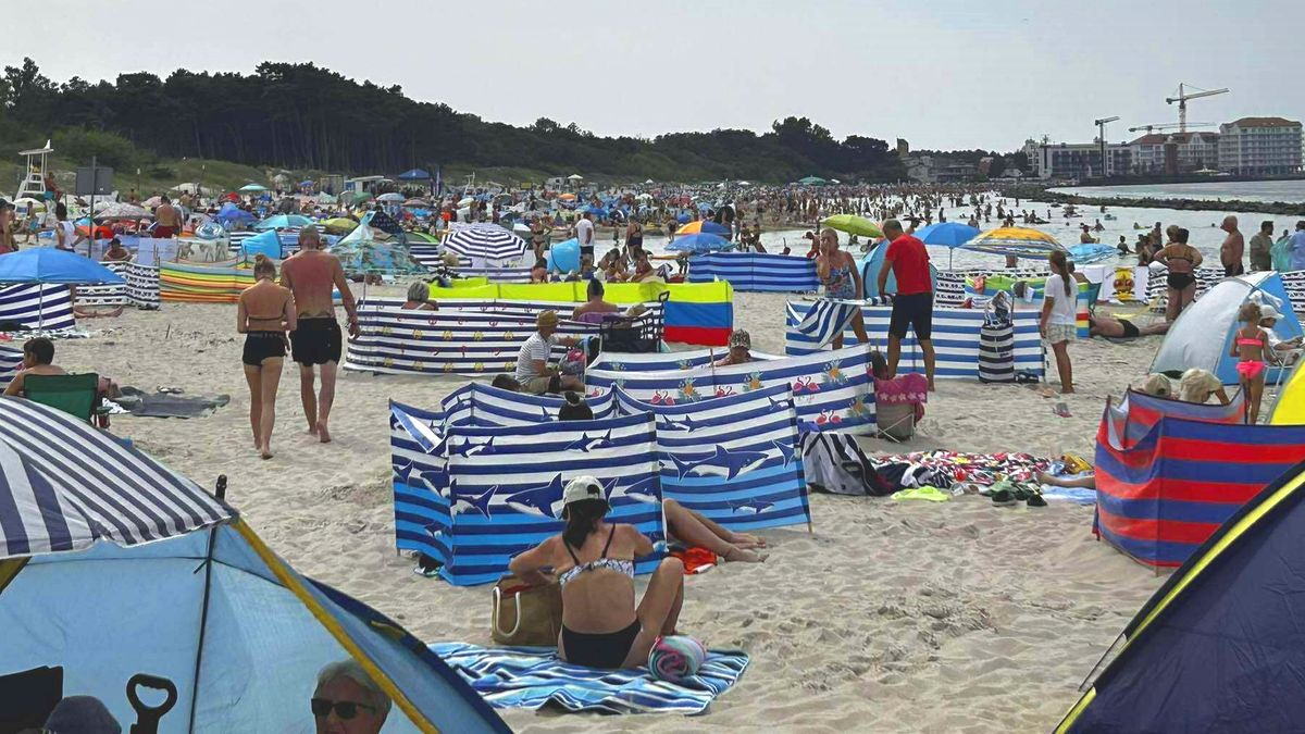 Plaża w Darłówku pęka w szwach
