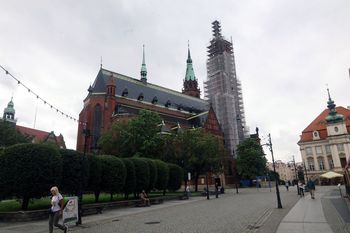 Legnica: Drogocenne znalezisko w Katedrze! Tuba z zabytkowymi monetami