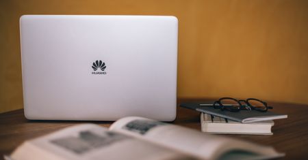 Huawei sprzedaje laptopy z Linuxem. Wybrał śliczną dystrybucję Deepin