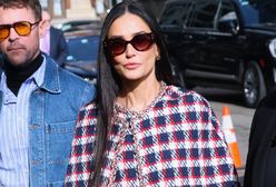 Demi Moore w stylowej mini na pokazie mody. Przyciągała spojrzenia