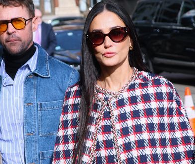 Demi Moore w stylowej mini na pokazie mody. Przyciągała spojrzenia