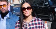Demi Moore w stylowej mini na pokazie mody. Przyciągała spojrzenia