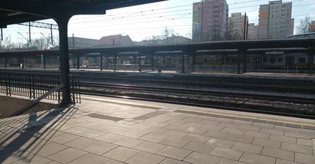 Mysłowice: Pociąg Kraków–Katowice zatrzymany. Pasażerowie pozostawieni bez informacji