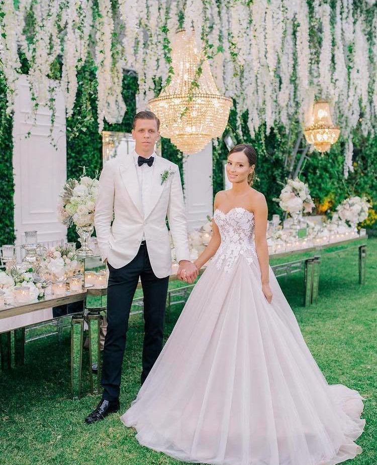 Marina Łuczenko świętuje 5. rocznicę ślubu z Wojciechem Szczęsnym