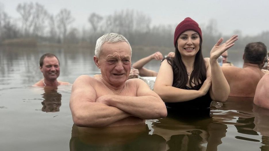 Koprzywnickie morsy zapraszają do wspólnej kąpieli w każdą niedzielę nad zalew o godzinie 10. Atmosfera i ekipa niezastąpiona.