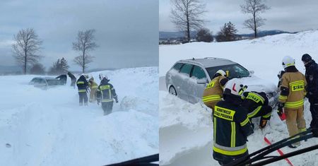 Kobiety utknęły w zaspie, auto zasypało po dach. Akcja służb