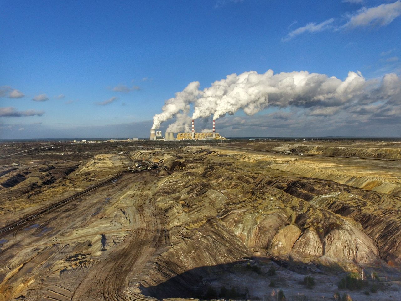 "Czemu rezygnować z węgla, skoro USA i Chiny spalają go więcej". To szkodliwe i błędne myślenie