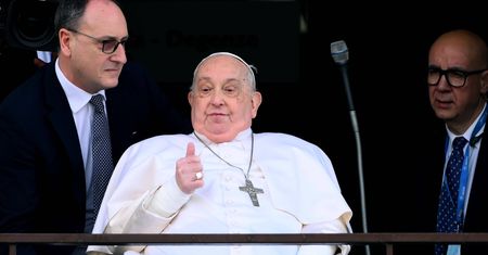 Czy papież Franciszek powinien ustąpić ze stanowiska? Najnowszy sondaż