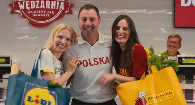 Jerzy Dudek z niemieckim Lidlem i portugalską Biedronką w reklamie Delikatesów Centrum
