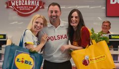 Jerzy Dudek z niemieckim Lidlem i portugalską Biedronką w reklamie Delikatesów Centrum