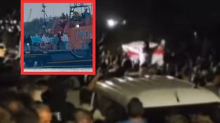 Przypłynęło 140 migrantów. Protestujący starli się z policją w Wielkiej Brytanii