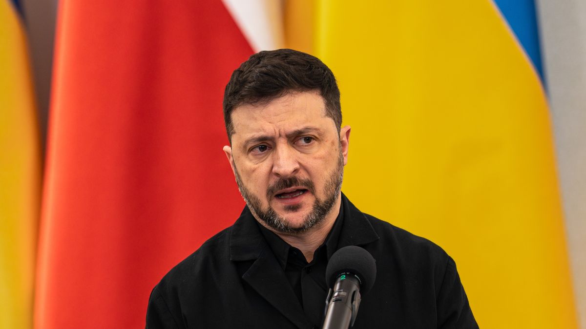 Ukraine's President Volodymyr Zelenskiy Visit to Poland
Volodymyr Zelenskiy, Ukraine's president, during a news conference with Karol Nawrocki, Poland's president, at the Presidential Palace in Warsaw, Poland, on Friday, Dec. 19, 2025. At a pivotal summit in Brussels, European leaders agreed to provide Ukraine with a 90 billion euros loan to support its military and economic needs over the next two years. Photographer: Damian Lemanski/Bloomberg via Getty Images
Bloomberg
emea, e.u., eu, european, polish, euro members
