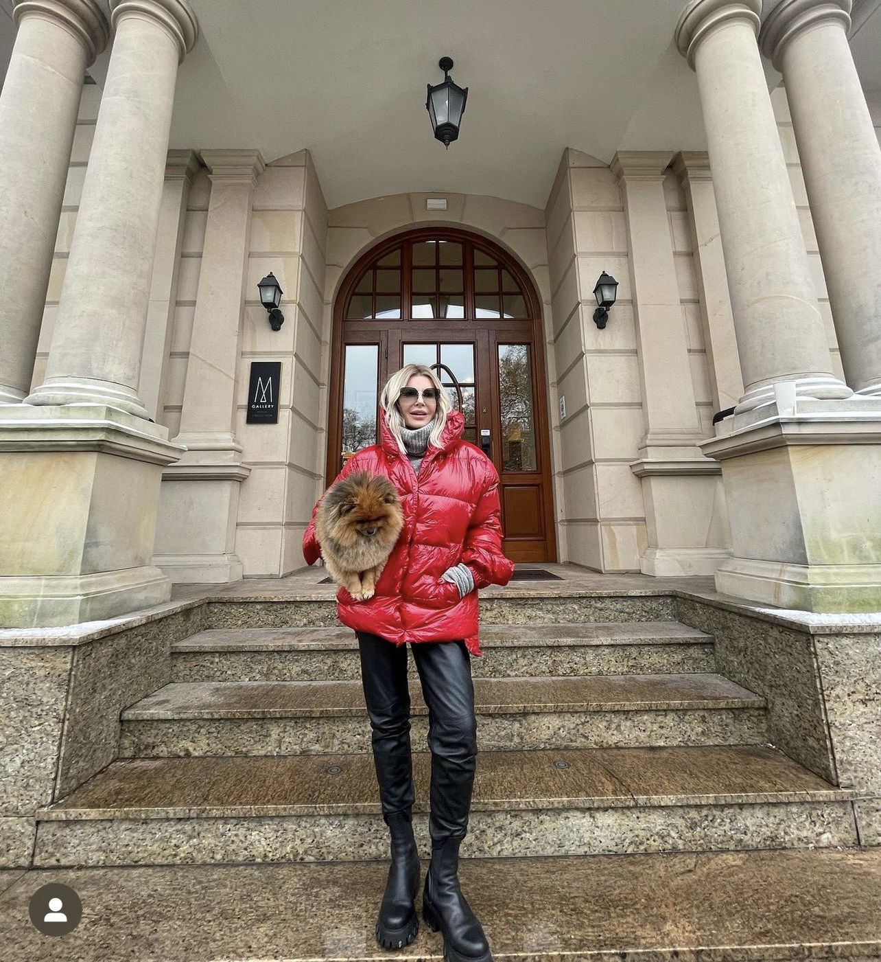 Joanna Racewicz w czerwonej kurtceInstagram/joannaracewicz