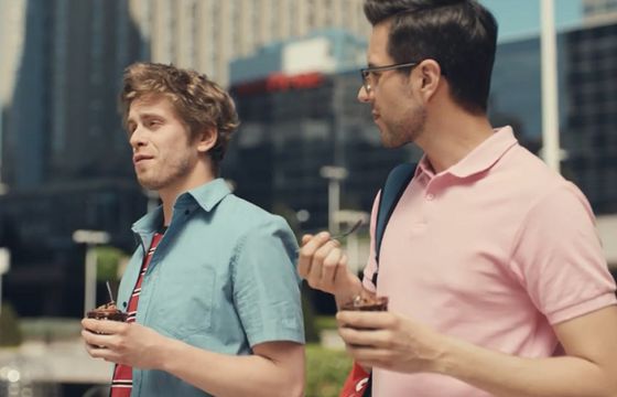 McDonald’s reklamuje lody czekoladowe (wideo)