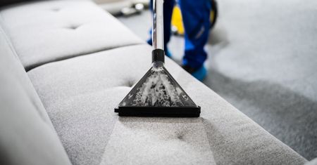 Wystawił żonie fakturę za sprzątanie. Jak wycenił 6 godzin "ciężkiej pracy"?