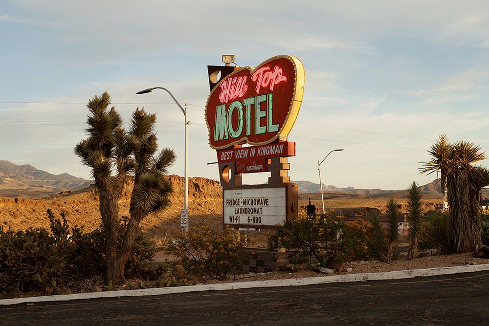 „Americana” Garroda Kirkwooda to minimalistyczny obraz wyluzowanej Kalifornii 25