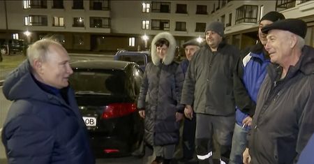 Putin w Mariupolu rozmawiał z ludźmi. Nagle słychać krzyk