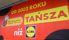 Biedronka krytykowana za hasło z reklam. Podkreślała, od jak dawna jest tańsza niż Lidl