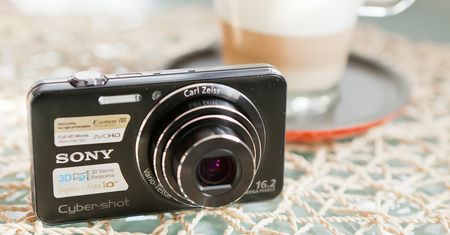 Sony WX50 - stylowy miniaturowy dodatek [wideotest]