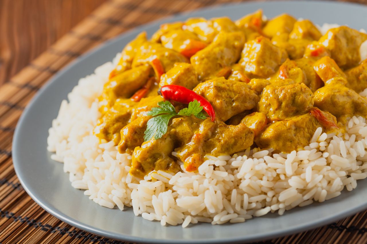 Indyk curry ze szpinakiem – jedno danie, które robi cały obiad