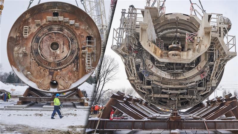 Trwa przenoszenie nad torami tarczy drążącej tunel kolejowy pod Łodzią