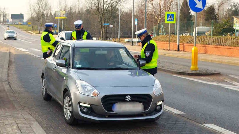 "Rutynowe" zatrzymania nie podobają się kierowcom. Policjant ma jednak wiele sposobów uzasadnienie czynności 