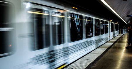 Brazylia. Drzwi przytrzasnęły mu rękę, metro ruszyło. Starszy mężczyzna nie żyje