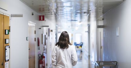 Rezydenci odpowiadają na zarzuty dot. zarobków lekarzy. Chcą debaty opartej na faktach
