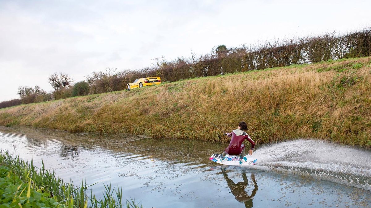 Wakeboarding za Ferrari F50, czyli adrenalina do kwadratu 1