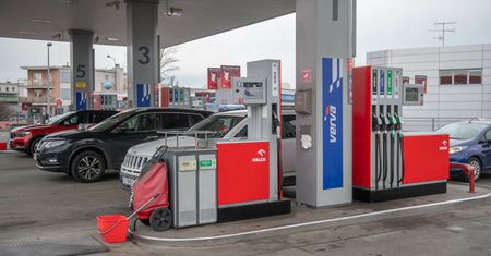 Na stacjach w Polsce dzieją się cuda. Ekspert: tak dłużej się nie da