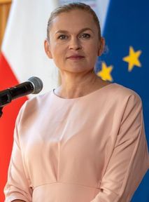 Religia w szkołach. Barbara Nowacka z oficjalną decyzją