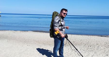 Przeszukałem plażę z wykrywaczem metalu. Ciężkie czasy dla "poszukiwaczy skarbów"