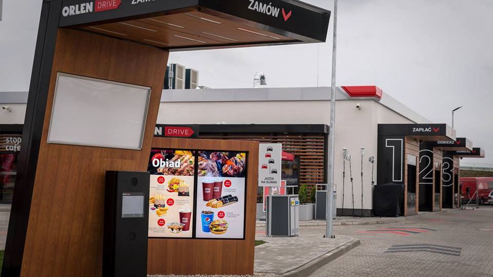 Stacja Orlen jak restauracja McDonald's. Można tu zamówić posiłek w systemie drive through
