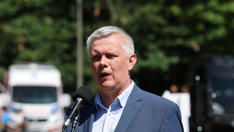 Rawa Mazowiecka, 26.06.2025. Szef MSWiA Tomasz Siemoniak na konferencji prasowej w Rawie Mazowieckiej, 26 bm. Temat: bezpieczeństwo w trakcie wakacji. (aldg) PAP/Marian Zubrzycki