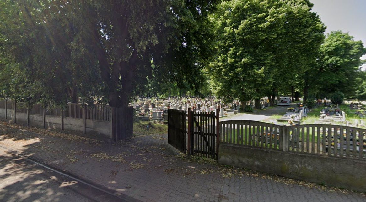 Ciało mężczyzny na cmentarzu. Dramatyczne odkrycie w Chorzowie