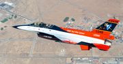Autonomiczny myśliwiec F-16. Pilotuje go sztuczna inteligencja
