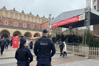Kradzież na jarmarku świątecznym w Krakowie. Sprawca pracował "po sąsiedzku"