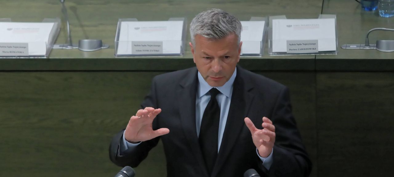 Prof. Wróbel: Władza wykreowała prezydenta na króla