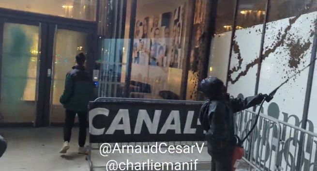 Centrala Canal+ zdewastowana przez aktywistów