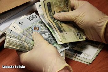 Wierzył, że pisze z japońską lekarką. Senior stracił 250 tys. zł