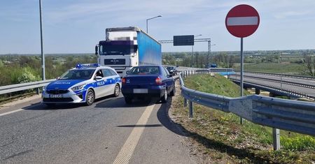 61-latek pierwszy raz użył nawigacji. Jechał pod prąd na "czołówkę" z tirem