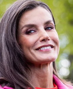 Królowa Letizia zadaje szyku podczas wizyty w Holandii. Postawiła na odważne kolory