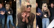 "Zmęczona" Kate Moss ledwo wlecze się do auta w Paryżu. Internauci zaniepokojeni: "Widzę, że NIC SIĘ NIE ZMIENIŁO" (WIDEO)