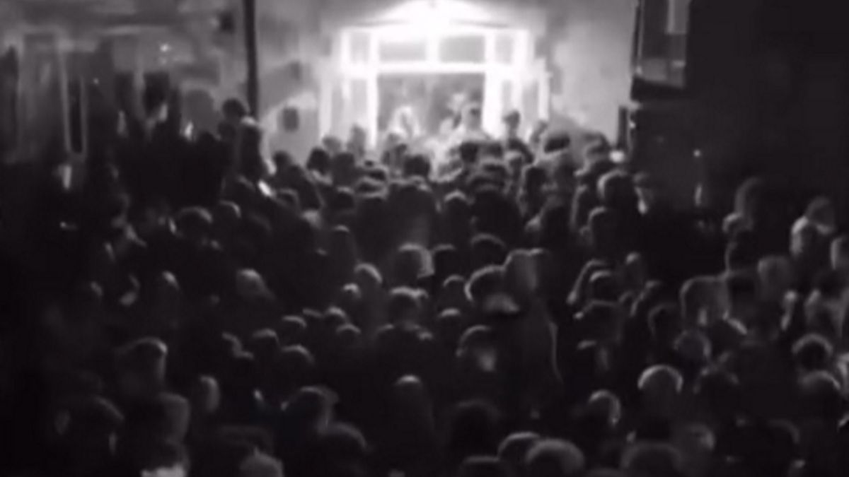 Obrazki przypominają zdjęcia z imprezy masowej